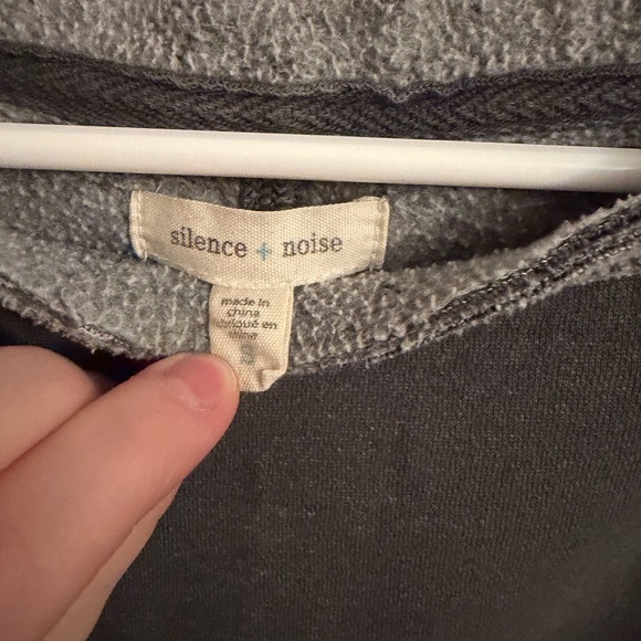 Women’s small Silence + Noise oversized sweatshirt dress gray with raw edges - Picture 2 of 3